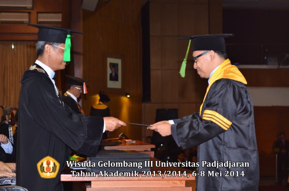 wisuda-unpad-gel-iii-ta-2013_2014-fakultas-kedokteran-oleh-dekan-ilalang-foto-077