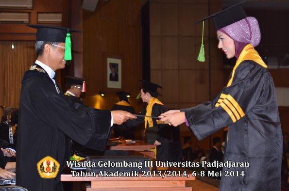 wisuda-unpad-gel-iii-ta-2013_2014-fakultas-kedokteran-oleh-dekan-ilalang-foto-081
