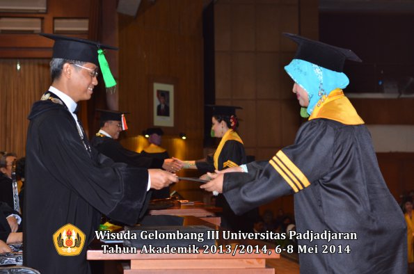 wisuda-unpad-gel-iii-ta-2013_2014-fakultas-kedokteran-oleh-dekan-ilalang-foto-083