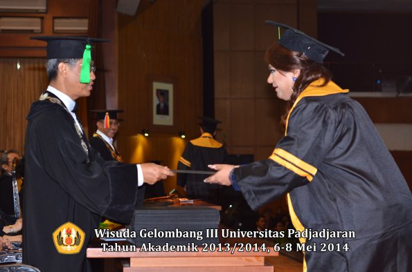 wisuda-unpad-gel-iii-ta-2013_2014-fakultas-kedokteran-oleh-dekan-ilalang-foto-116