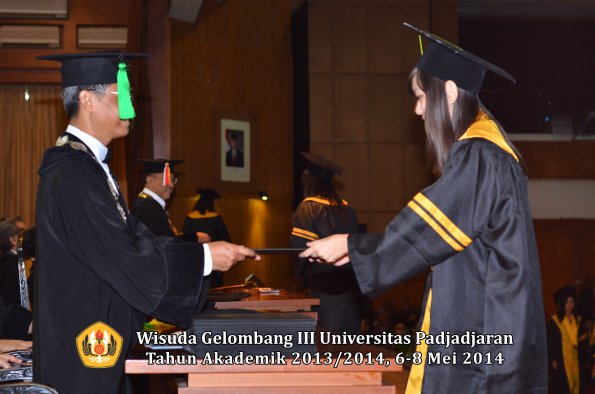 wisuda-unpad-gel-iii-ta-2013_2014-fakultas-kedokteran-oleh-dekan-ilalang-foto-125