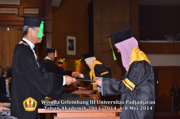 wisuda-unpad-gel-iii-ta-2013_2014-fakultas-kedokteran-oleh-dekan-ilalang-foto-131