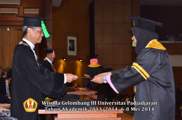 wisuda-unpad-gel-iii-ta-2013_2014-fakultas-kedokteran-oleh-dekan-ilalang-foto-133