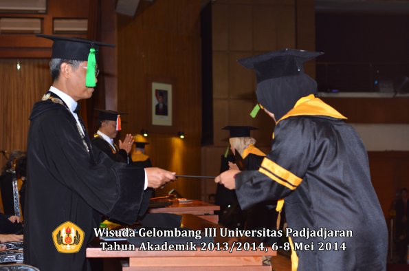 wisuda-unpad-gel-iii-ta-2013_2014-fakultas-kedokteran-oleh-dekan-ilalang-foto-140