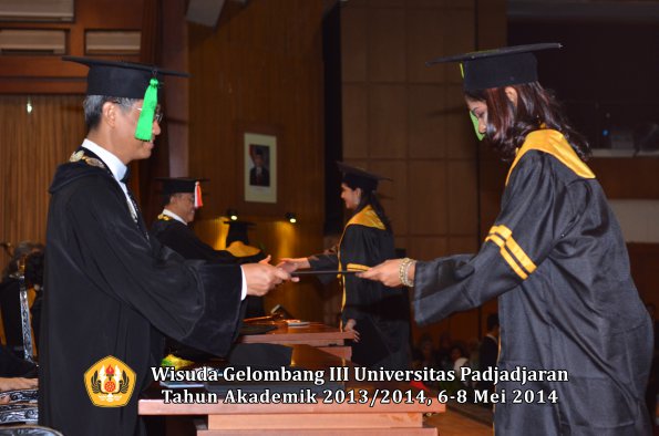 wisuda-unpad-gel-iii-ta-2013_2014-fakultas-kedokteran-oleh-dekan-ilalang-foto-142