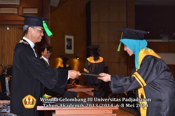 wisuda-unpad-gel-iii-ta-2013_2014-fakultas-kedokteran-oleh-dekan-ilalang-foto-143