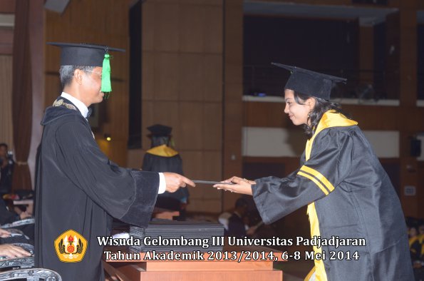 wisuda-unpad-gel-iii-ta-2013_2014-fakultas-kedokteran-oleh-dekan-ilalang-foto-175