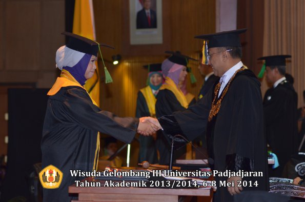 wisuda-unpad-gel-iii-ta-2013_2014-fakultas-kedokteran-oleh-rektor-ilalang-foto-001