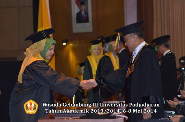 wisuda-unpad-gel-iii-ta-2013_2014-fakultas-kedokteran-oleh-rektor-ilalang-foto-008