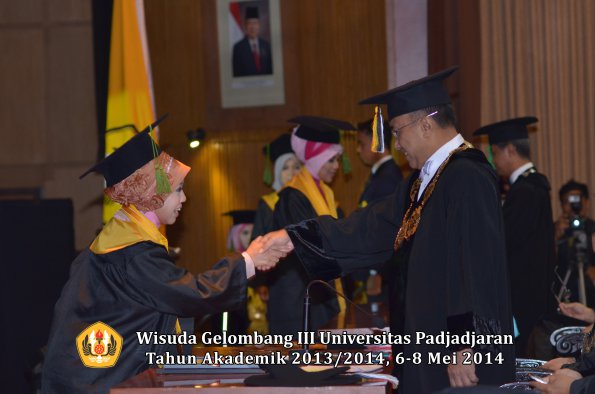 wisuda-unpad-gel-iii-ta-2013_2014-fakultas-kedokteran-oleh-rektor-ilalang-foto-013