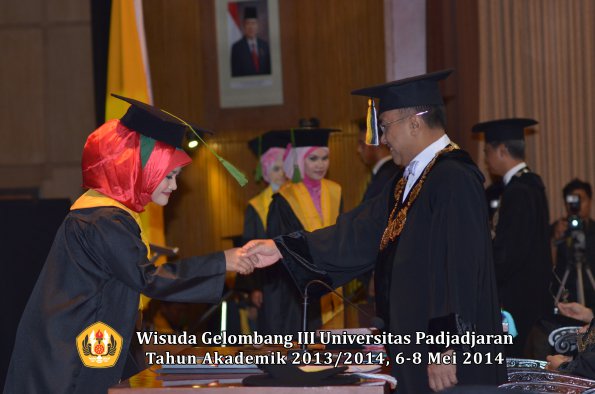 wisuda-unpad-gel-iii-ta-2013_2014-fakultas-kedokteran-oleh-rektor-ilalang-foto-017