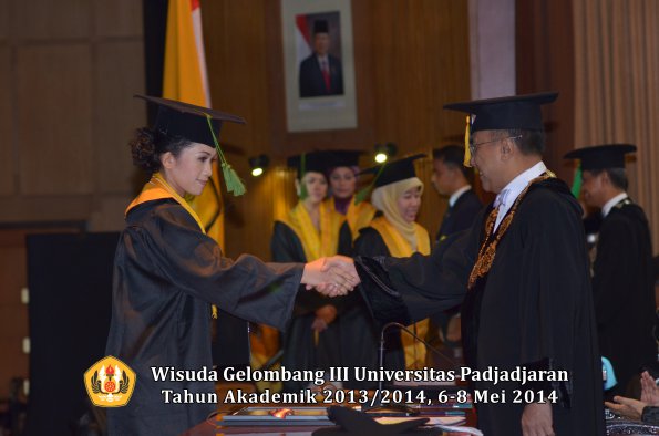 wisuda-unpad-gel-iii-ta-2013_2014-fakultas-kedokteran-oleh-rektor-ilalang-foto-024