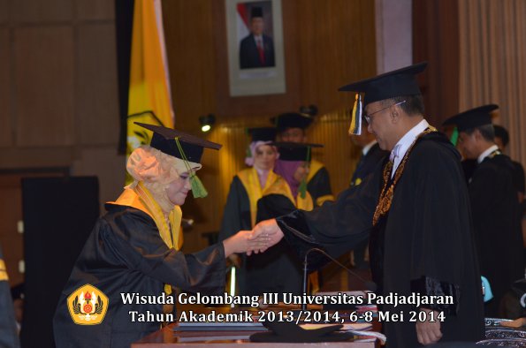 wisuda-unpad-gel-iii-ta-2013_2014-fakultas-kedokteran-oleh-rektor-ilalang-foto-039