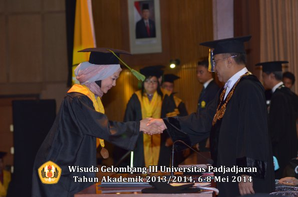 wisuda-unpad-gel-iii-ta-2013_2014-fakultas-kedokteran-oleh-rektor-ilalang-foto-048