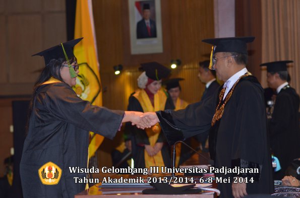 wisuda-unpad-gel-iii-ta-2013_2014-fakultas-kedokteran-oleh-rektor-ilalang-foto-049