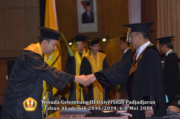 wisuda-unpad-gel-iii-ta-2013_2014-fakultas-kedokteran-oleh-rektor-ilalang-foto-051