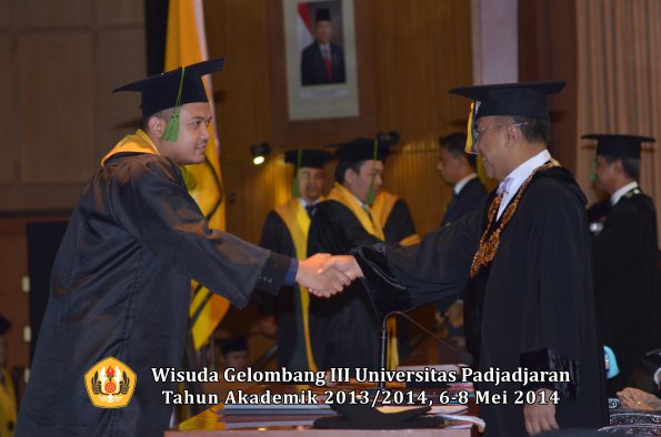 wisuda-unpad-gel-iii-ta-2013_2014-fakultas-kedokteran-oleh-rektor-ilalang-foto-053