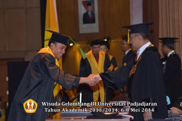 wisuda-unpad-gel-iii-ta-2013_2014-fakultas-kedokteran-oleh-rektor-ilalang-foto-055