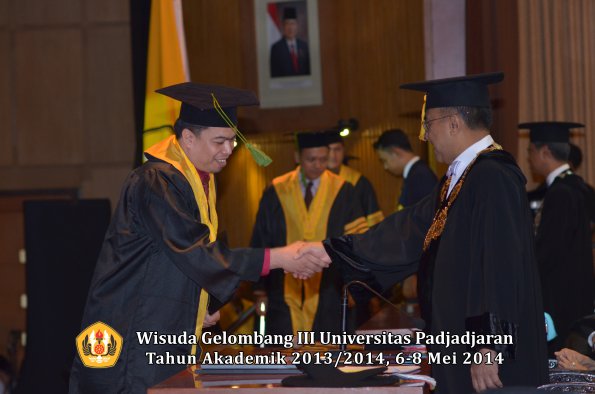 wisuda-unpad-gel-iii-ta-2013_2014-fakultas-kedokteran-oleh-rektor-ilalang-foto-056