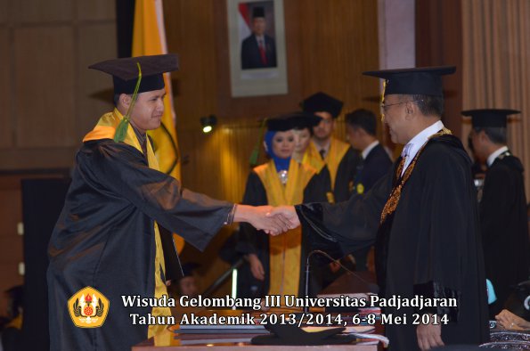 wisuda-unpad-gel-iii-ta-2013_2014-fakultas-kedokteran-oleh-rektor-ilalang-foto-058