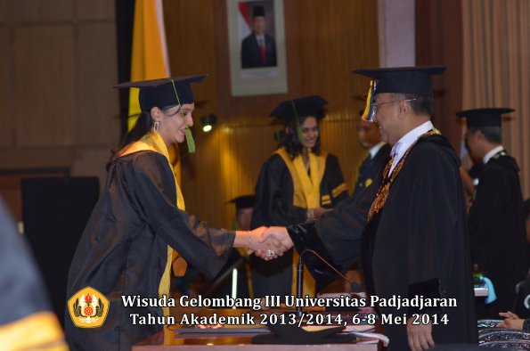 wisuda-unpad-gel-iii-ta-2013_2014-fakultas-kedokteran-oleh-rektor-ilalang-foto-141