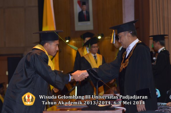 wisuda-unpad-gel-iii-ta-2013_2014-fakultas-kedokteran-oleh-rektor-ilalang-foto-156