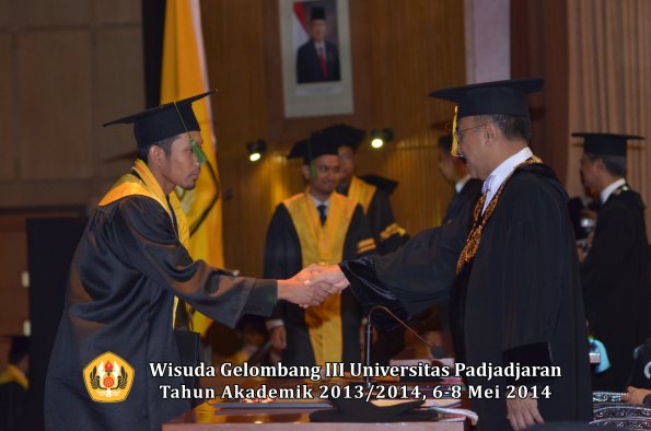 wisuda-unpad-gel-iii-ta-2013_2014-fakultas-kedokteran-oleh-rektor-ilalang-foto-159