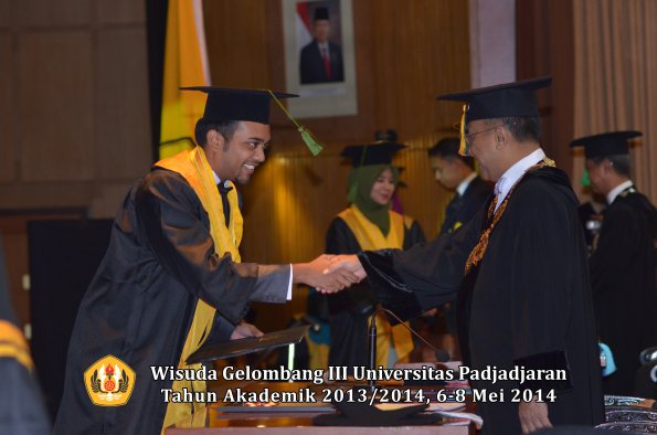 wisuda-unpad-gel-iii-ta-2013_2014-fakultas-kedokteran-oleh-rektor-ilalang-foto-166