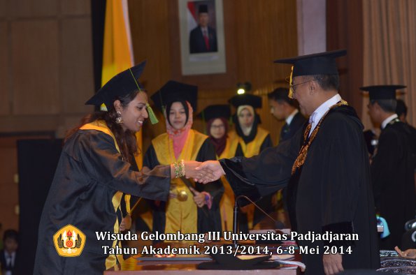 wisuda-unpad-gel-iii-ta-2013_2014-fakultas-kedokteran-oleh-rektor-ilalang-foto-171