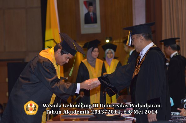 wisuda-unpad-gel-iii-ta-2013_2014-fakultas-kedokteran-oleh-rektor-ilalang-foto-181