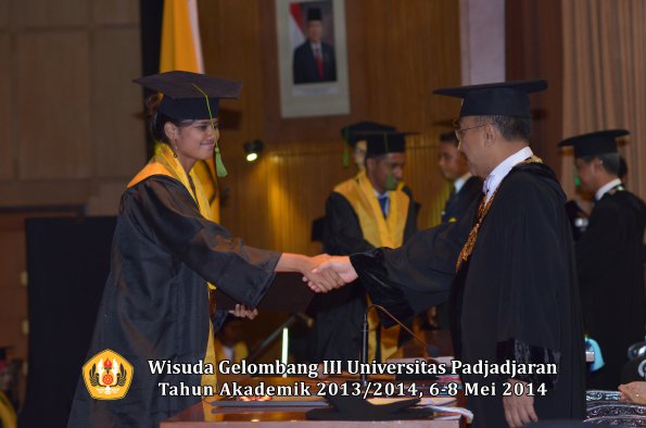 wisuda-unpad-gel-iii-ta-2013_2014-fakultas-kedokteran-oleh-rektor-ilalang-foto-184