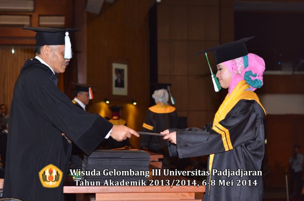 wisuda-unpad-gel-iii-ta-2013_2014-fakultas-pertanian-oleh-dekan-ilalang-foto-007