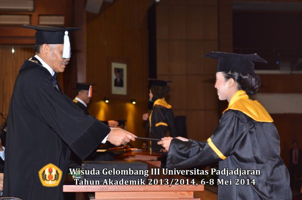 wisuda-unpad-gel-iii-ta-2013_2014-fakultas-pertanian-oleh-dekan-ilalang-foto-021