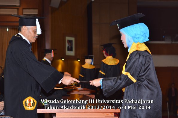 wisuda-unpad-gel-iii-ta-2013_2014-fakultas-pertanian-oleh-dekan-ilalang-foto-031