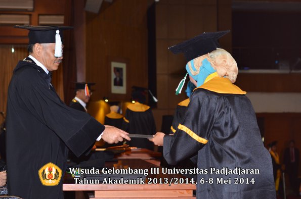 wisuda-unpad-gel-iii-ta-2013_2014-fakultas-pertanian-oleh-dekan-ilalang-foto-032