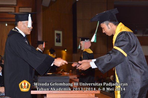 wisuda-unpad-gel-iii-ta-2013_2014-fakultas-pertanian-oleh-dekan-ilalang-foto-049