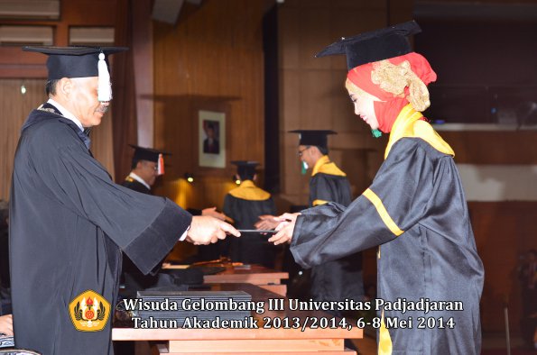 wisuda-unpad-gel-iii-ta-2013_2014-fakultas-pertanian-oleh-dekan-ilalang-foto-059