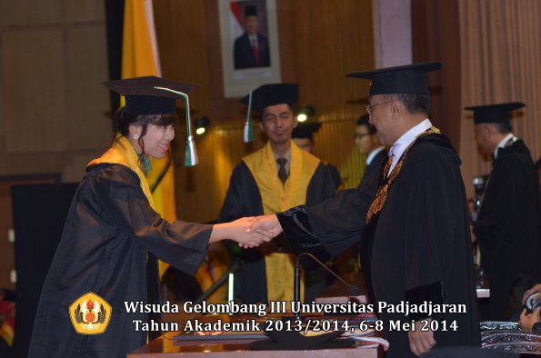 wisuda-unpad-gel-iii-ta-2013_2014-fakultas-pertanian-oleh-rektor-ilalang-foto-051