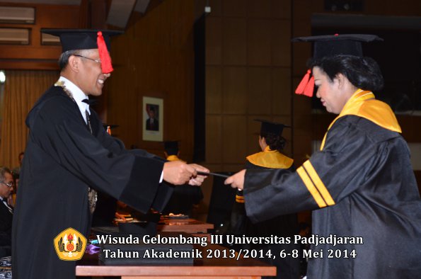 wisuda-unpad-gel-iii-ta-2013_2014-fakultas-hukum-oleh-dekan-ilalang-foto-031