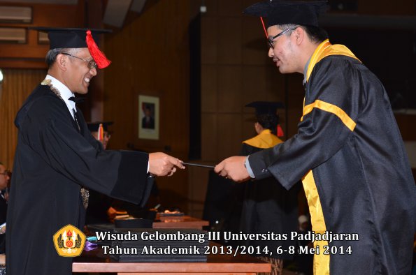 wisuda-unpad-gel-iii-ta-2013_2014-fakultas-hukum-oleh-dekan-ilalang-foto-069