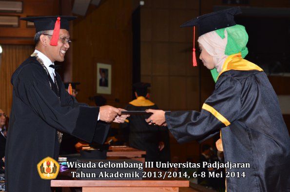 wisuda-unpad-gel-iii-ta-2013_2014-fakultas-hukum-oleh-dekan-ilalang-foto-162