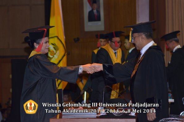 wisuda-unpad-gel-iii-ta-2013_2014-fakultas-hukum-oleh-rektor-ilalang-foto-019