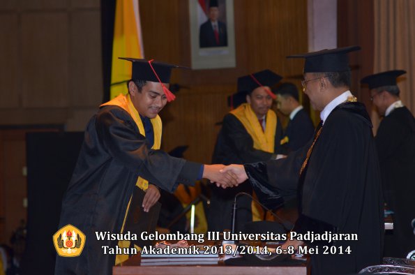 wisuda-unpad-gel-iii-ta-2013_2014-fakultas-hukum-oleh-rektor-ilalang-foto-099