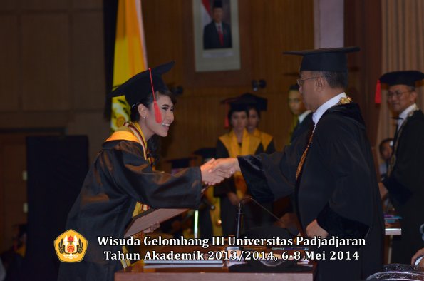 wisuda-unpad-gel-iii-ta-2013_2014-fakultas-hukum-oleh-rektor-ilalang-foto-106