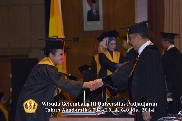 wisuda-unpad-gel-iii-ta-2013_2014-fakultas-hukum-oleh-rektor-ilalang-foto-145