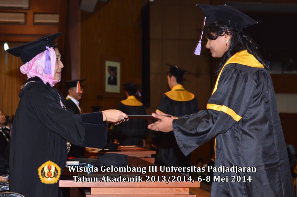 wisuda-unpad-gel-iii-ta-2013_2014-fakultas-kedokteran-gigi-oleh-dekan-ilalang-foto-087