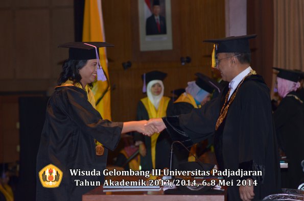 wisuda-unpad-gel-iii-ta-2013_2014-fakultas-kedokteran-gigi-oleh-rektor-ilalang-foto-004