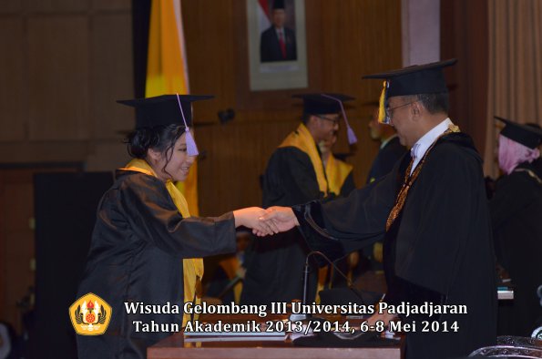 wisuda-unpad-gel-iii-ta-2013_2014-fakultas-kedokteran-gigi-oleh-rektor-ilalang-foto-011