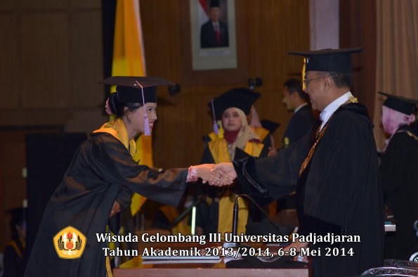 wisuda-unpad-gel-iii-ta-2013_2014-fakultas-kedokteran-gigi-oleh-rektor-ilalang-foto-026