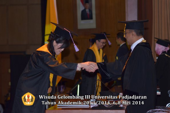 wisuda-unpad-gel-iii-ta-2013_2014-fakultas-kedokteran-gigi-oleh-rektor-ilalang-foto-035